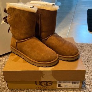 UGG Bailey Bow II Size 7